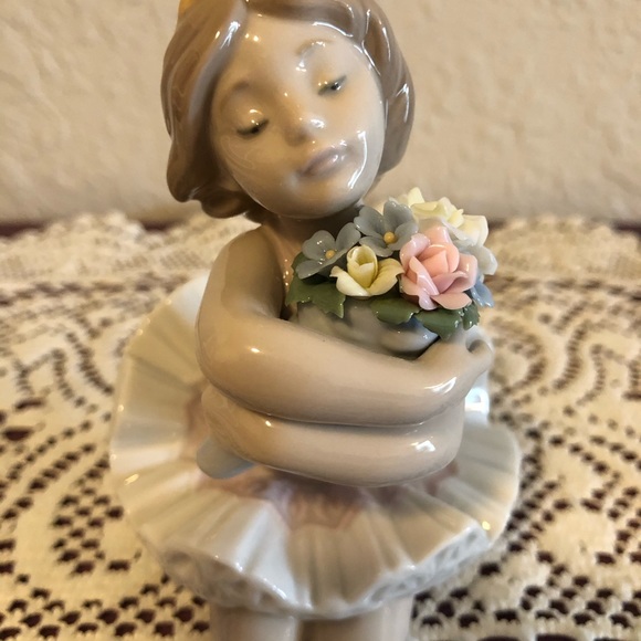 Lladró “My Debut” - Picture 2 of 7